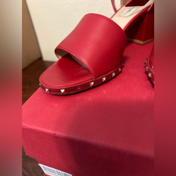 Valentino Garavani Sandals - Picture 3 of 8